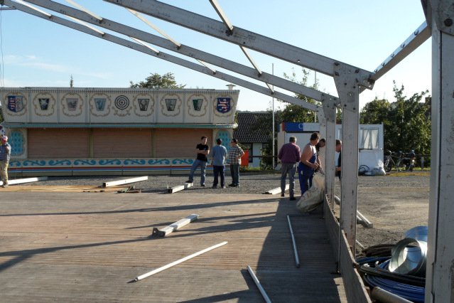 mittwoch_zeltaufbau_kirmes_2010_13_20160830_1932515922