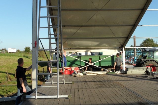 mittwoch_zeltaufbau_kirmes_2010_17_20160830_2078300619