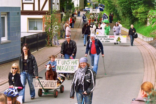 sonntag_umzug_kirmes_2010_6_20160830_1894147923